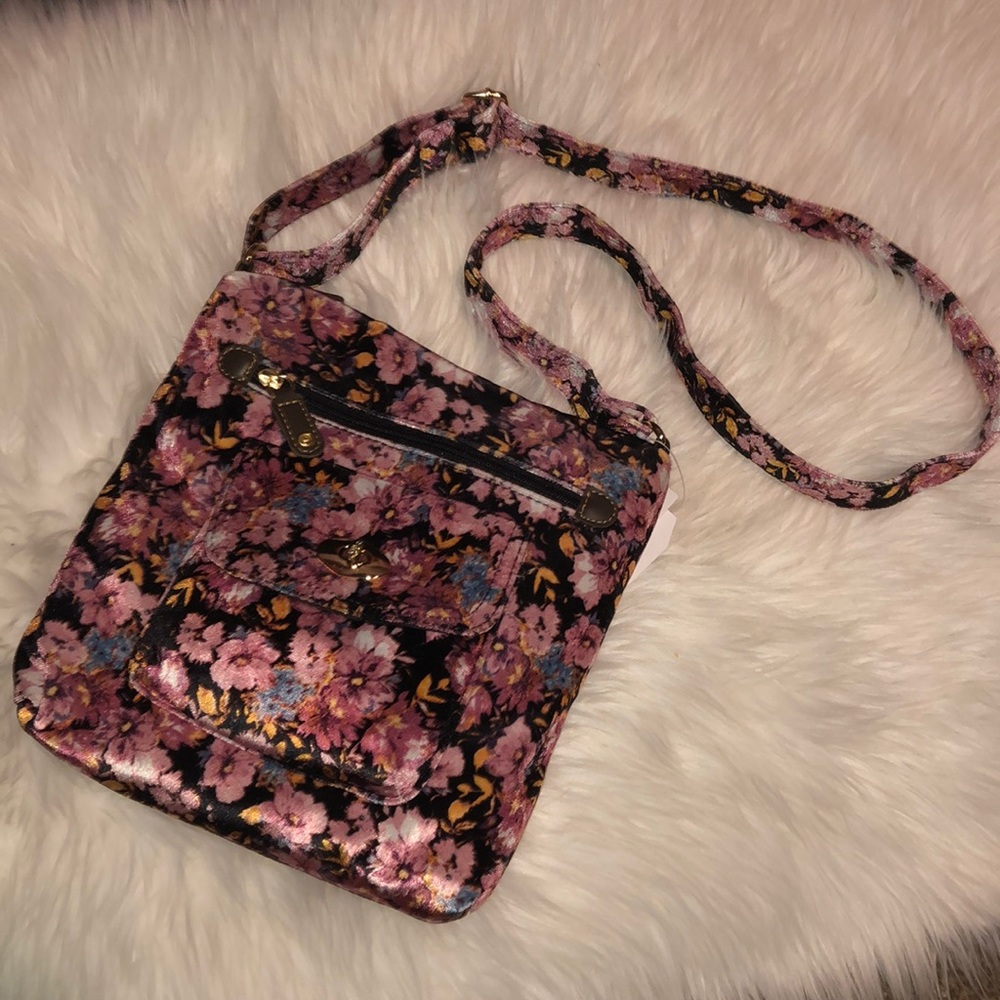 Cute floral velvet purse🖤